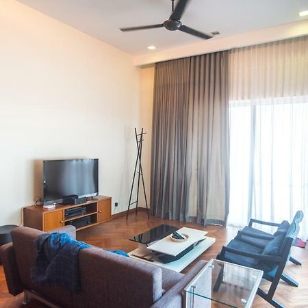 The Suites At Waterside Straits Quay By Plush Bagan Jermal Exteriör bild