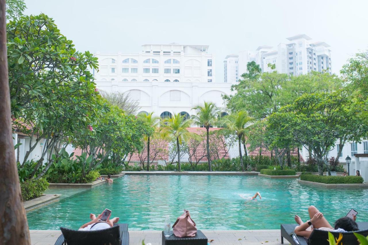 The Suites At Waterside Straits Quay By Plush Bagan Jermal Exteriör bild