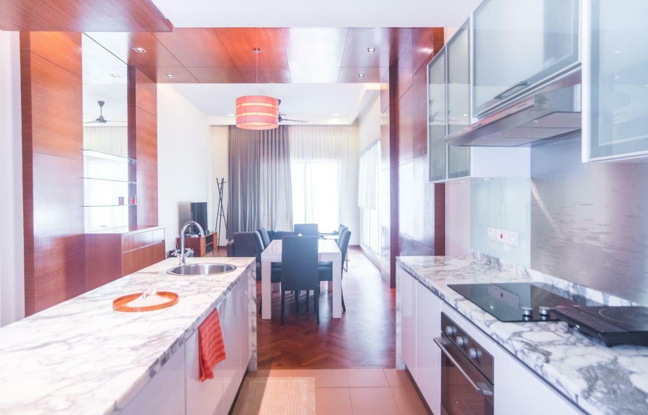 The Suites At Waterside Straits Quay By Plush Bagan Jermal Exteriör bild